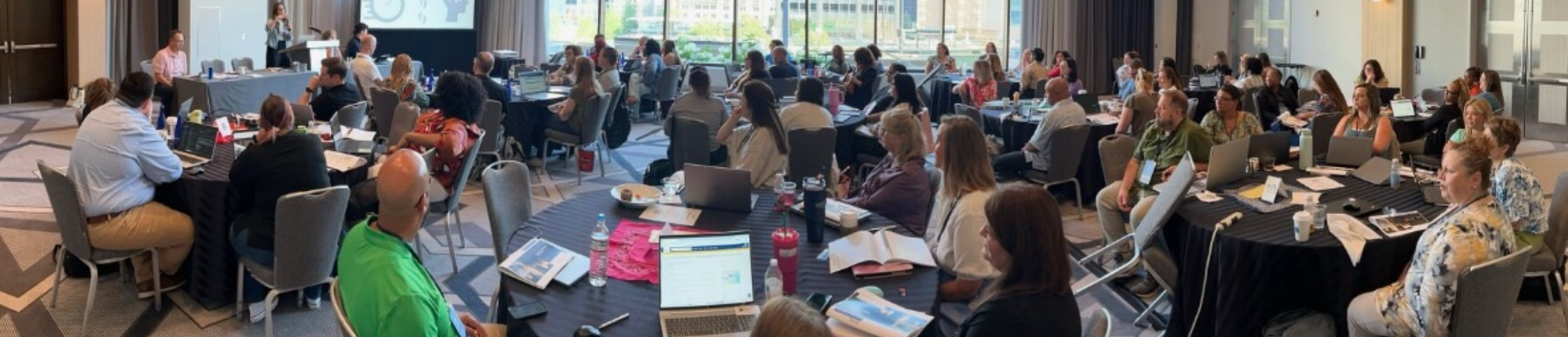 Wide shot of the full FFTA conference room during the Innovation Lab session